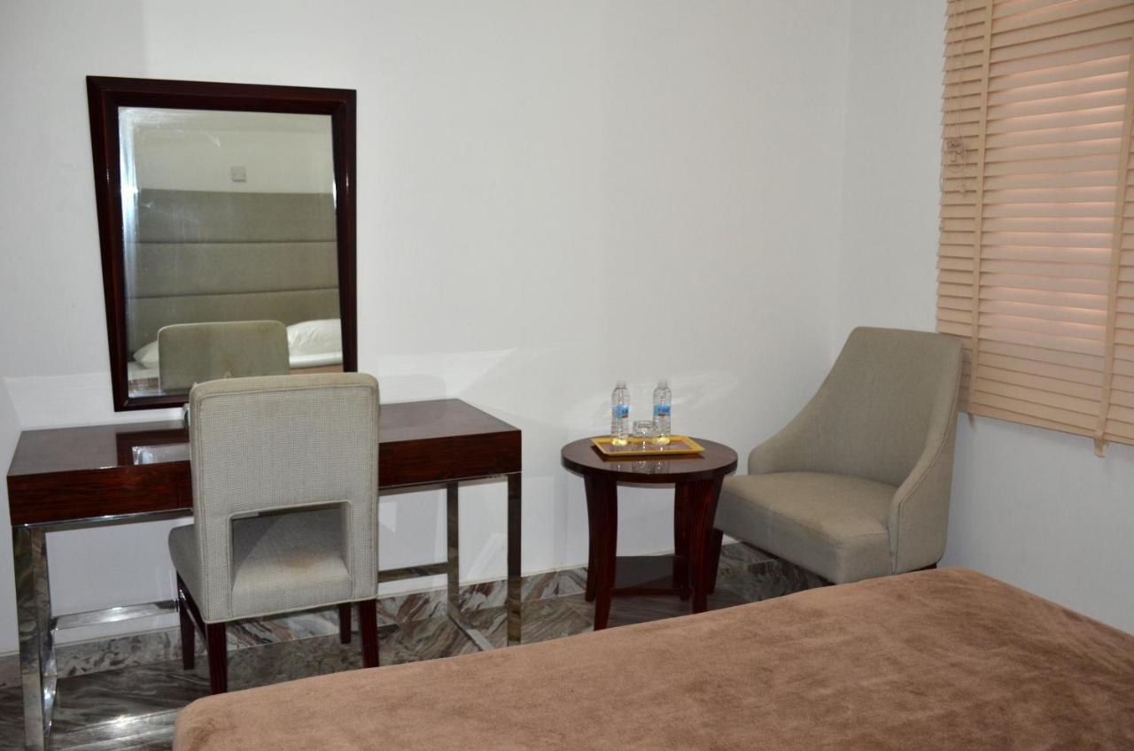 Royal Suite Hotel Apartments Al Huwayl Ngoại thất bức ảnh